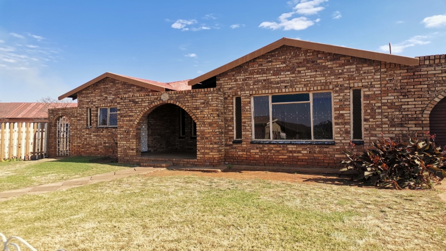 3 Bedroom Property for Sale in Promosa North West
